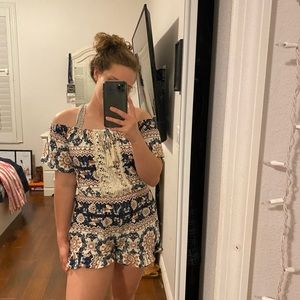 patterned romper! Size S, has decorative tie in front!